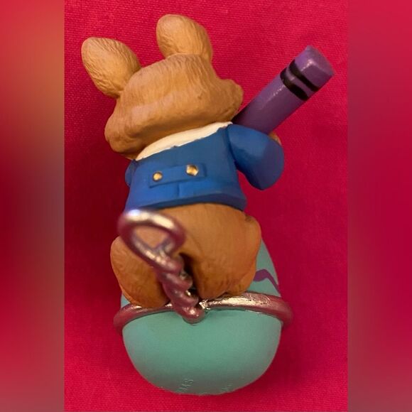 Easter Hallmark Keepsake Ornament 1997 Eggs-pert Artist Crayola Crayon Bunny Egg - Picture 6 of 7